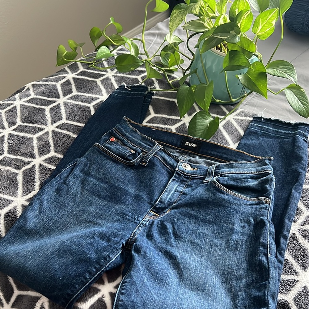 Women’s Hudson blue jeans. Size 27. Style Midrise Natalie Super Skinny